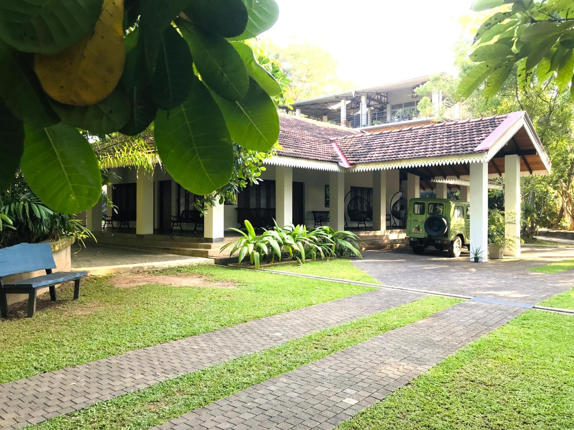 Ceylon Kingsmen Garden Hotel - Katunayake Negombo Eksteriør billede